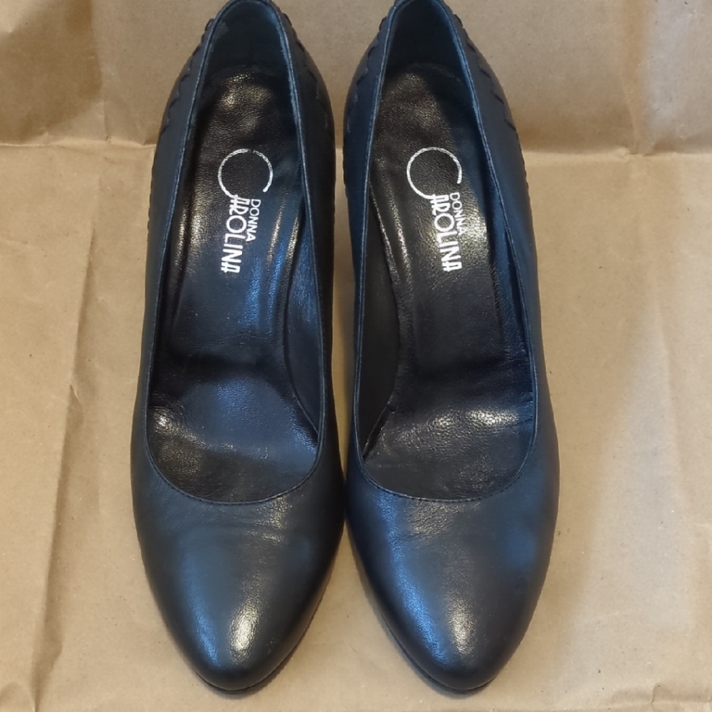 Elegant Black Leather Pumps